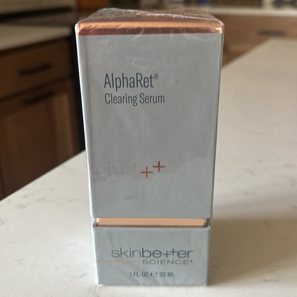 Skinbetter science AlphaRet clearing serum 1oz/30 ML.  Brand new unopened